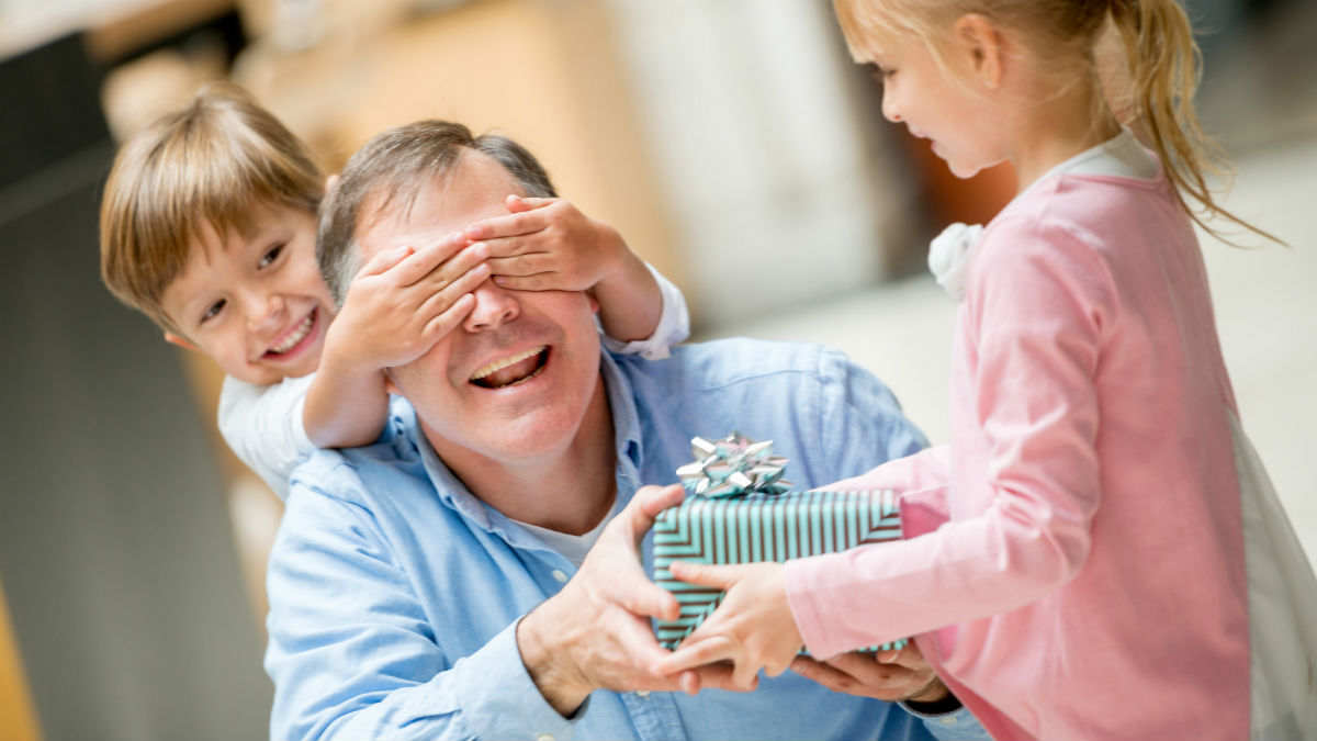 kids surprising dad with father's day gift